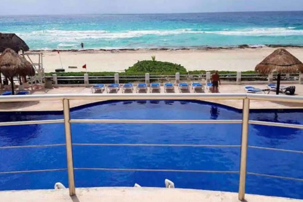Amazing Beachfront Apartment Cancun Bagian luar foto