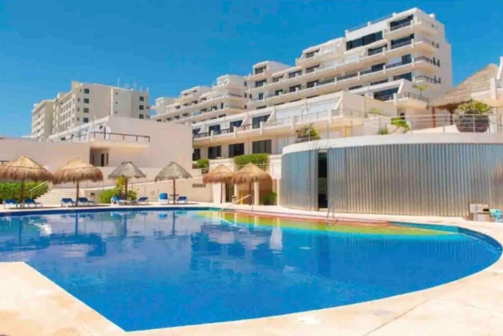 Amazing Beachfront Apartment Cancun Bagian luar foto