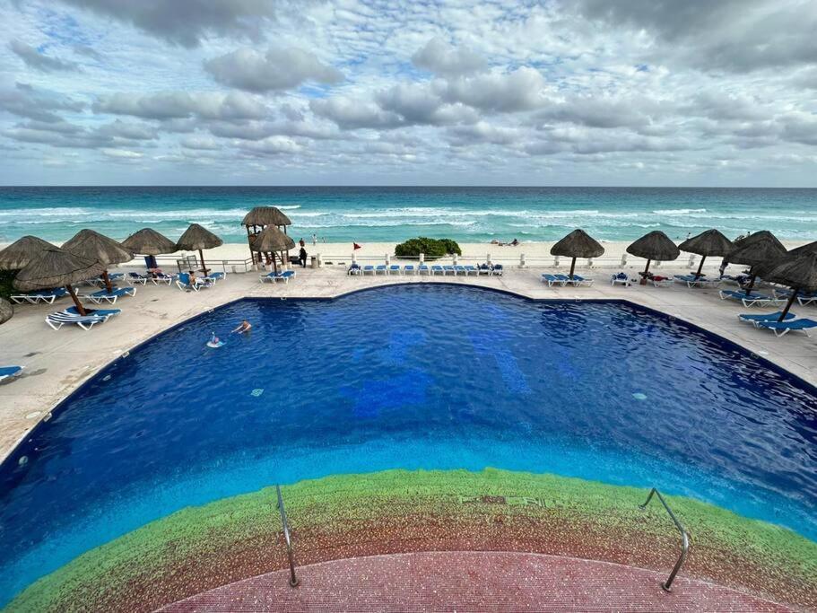 Amazing Beachfront Apartment Cancun Bagian luar foto