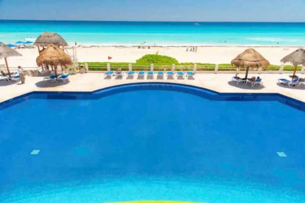Amazing Beachfront Apartment Cancun Bagian luar foto