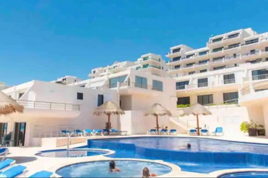 Amazing Beachfront Apartment Cancun Bagian luar foto