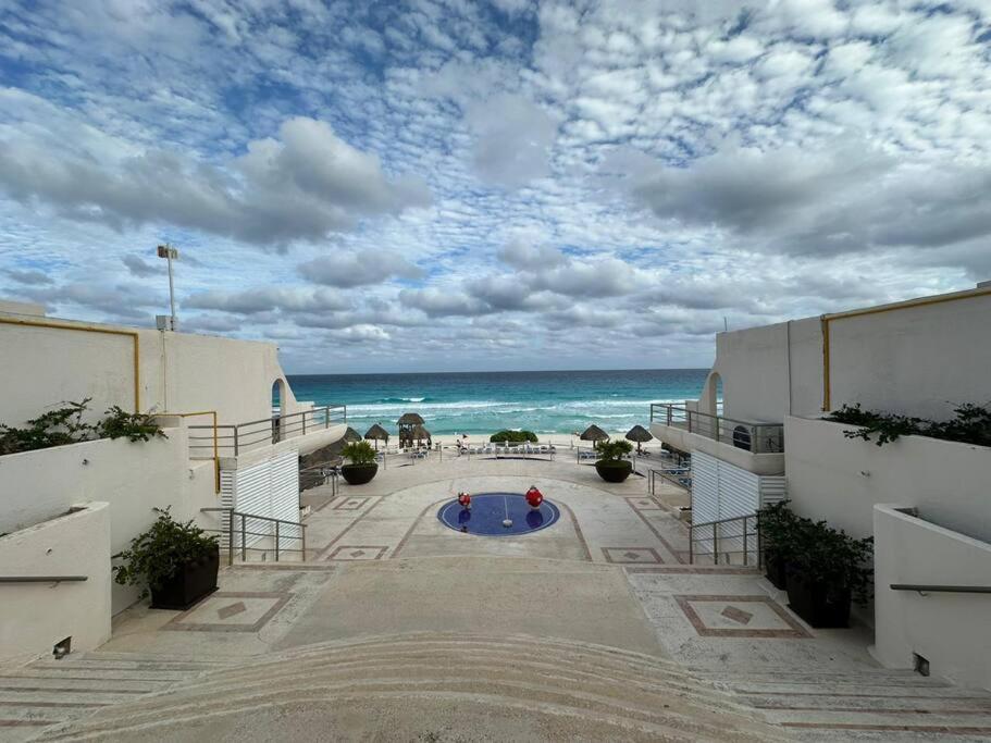 Amazing Beachfront Apartment Cancun Bagian luar foto