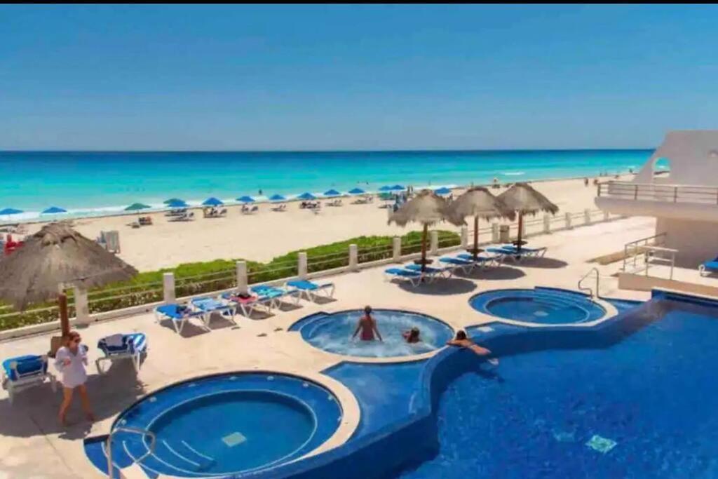 Amazing Beachfront Apartment Cancun Bagian luar foto